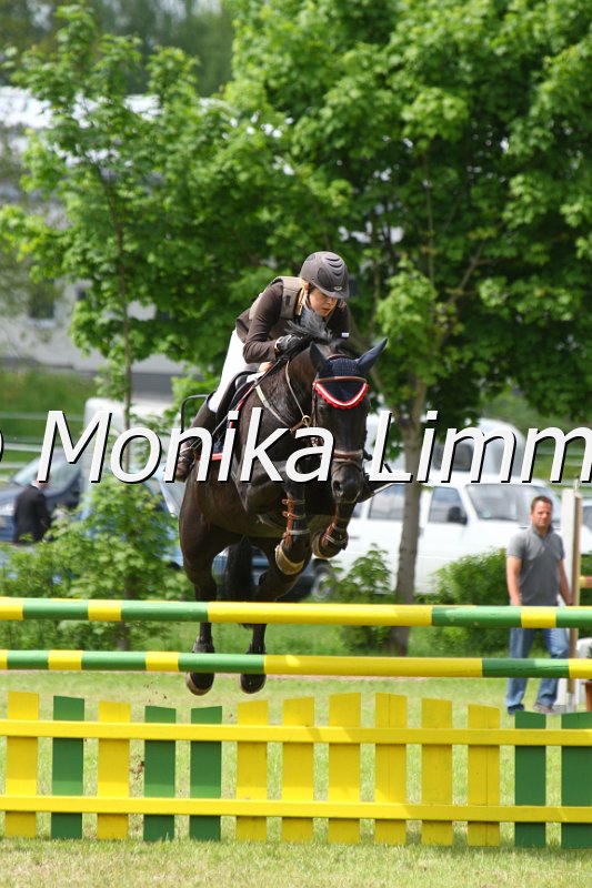 005M6575_Camira_L Springen.JPG